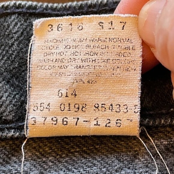 Vintage Levi's 90's White Tab 950 Relaxed Fit High Rise Distressed Cut Offs 13 - Picture 4 of 9